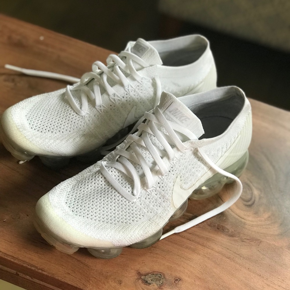 All white vapor max